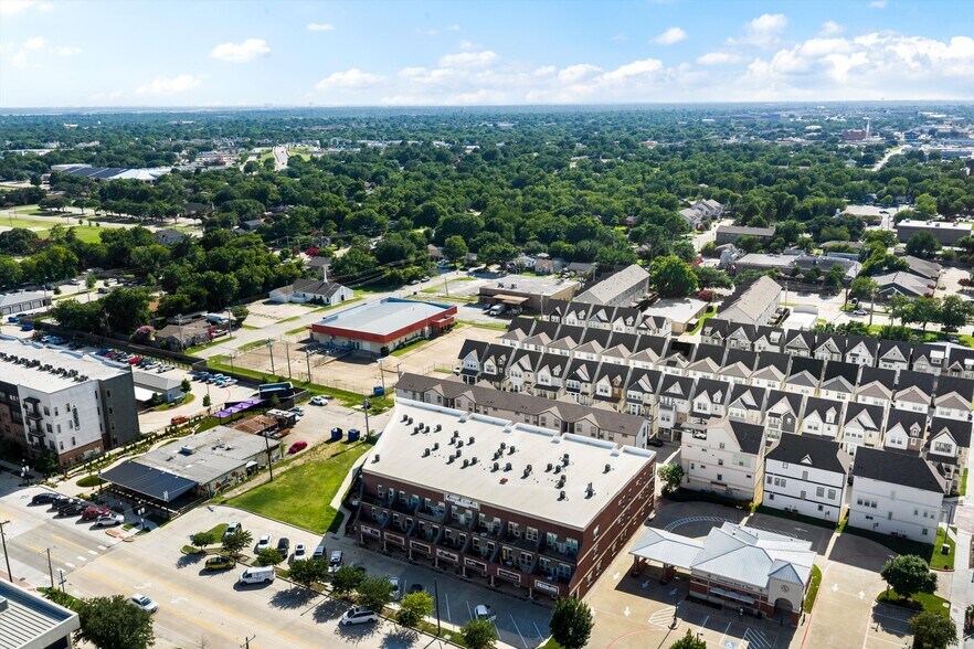 More Photos Of 251 S Mill St, Lewisville Apartments For Sale