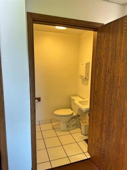 More Photos Of 5133 Brightwood Rd, Bethel Park Office Residential For Sale