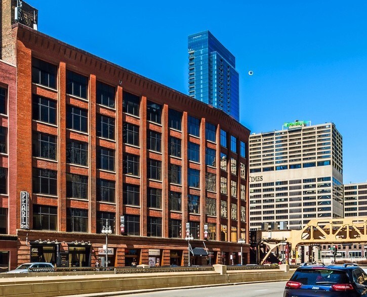 More Photos Of 180 N Wacker Dr, Chicago Loft Creative Space For Lease