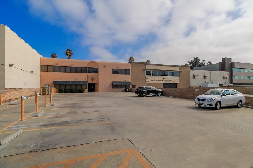 More Photos Of 22148 Sherman Way, Canoga Park Office For Lease