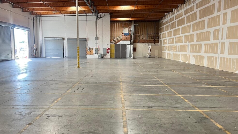 More Photos Of 8594 Siempre Viva Rd, San Diego Manufacturing For Lease