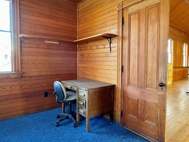More Photos Of 12 Church Rd, Readfield Flex For Sale