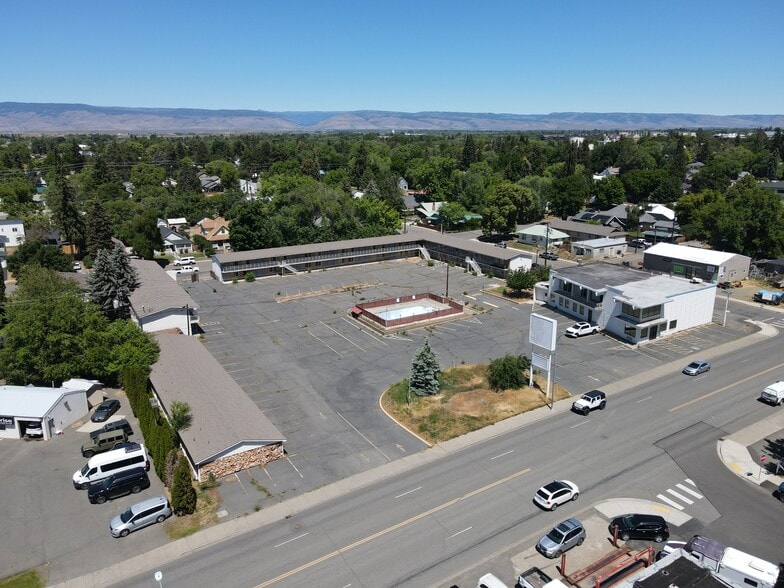 More Photos Of 403 W University Way, Ellensburg Hotel For Sale