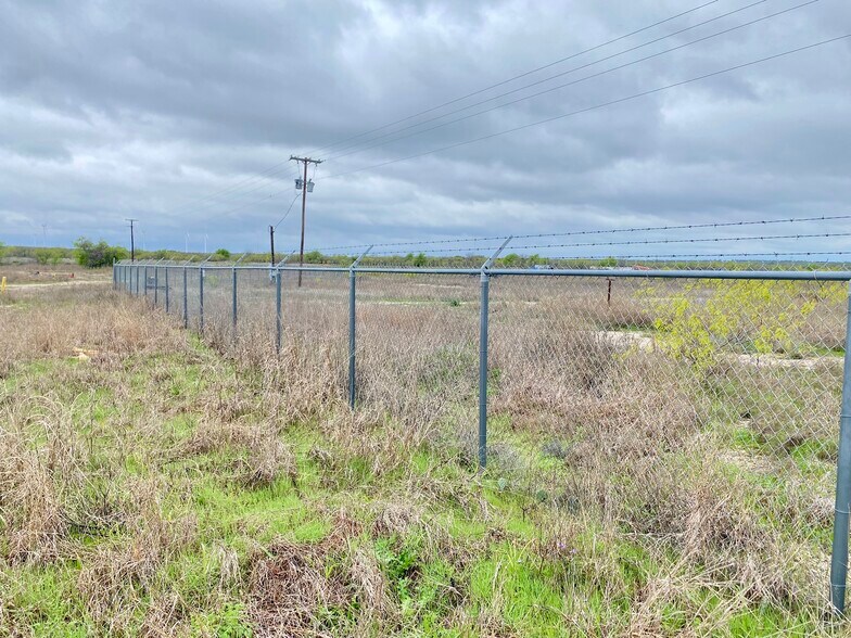 More Photos Of 902 S Main St, Jacksboro Warehouse For Sale