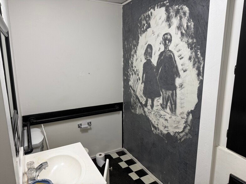 More Photos Of 1904 Hialeah Dr, Seabrook Light Manufacturing For Lease