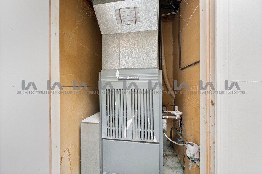 More Photos Of 2727 Dixon St, Port Coquitlam Industrial For Sale