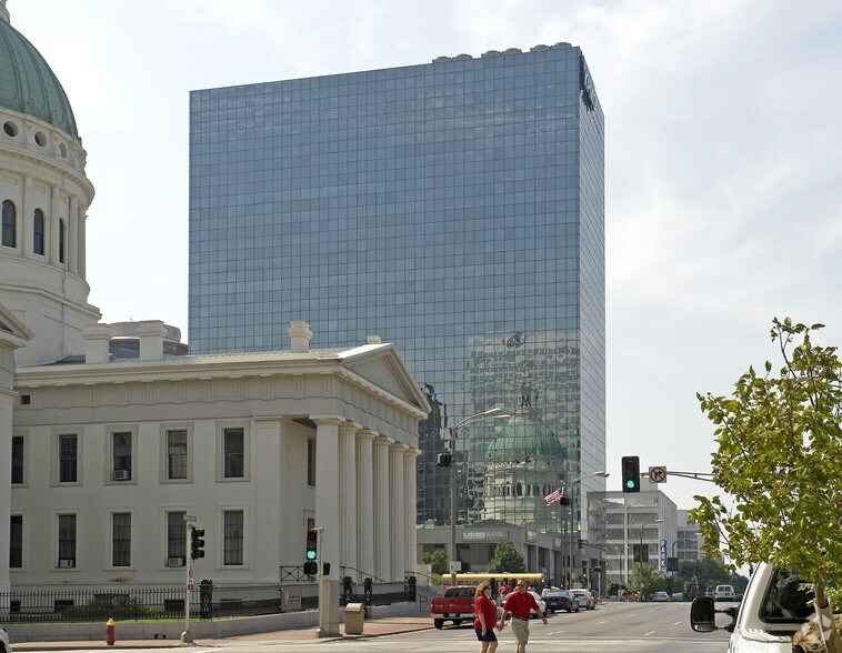 More Photos Of 10 S Broadway, Saint Louis Office For Lease