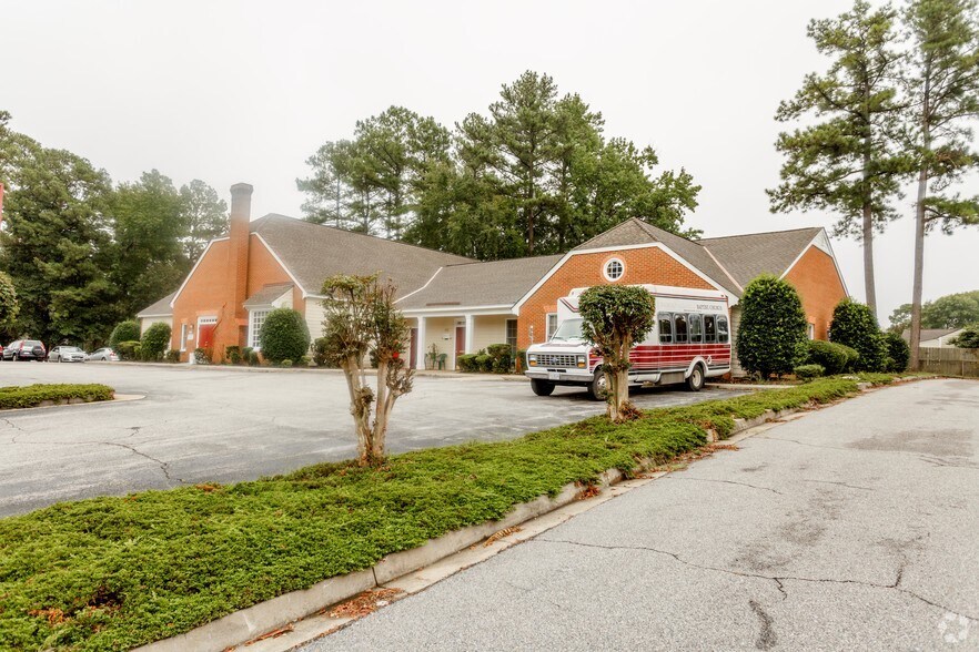 More Photos Of 211-215 Temple Ave, Colonial Heights Office For Sale