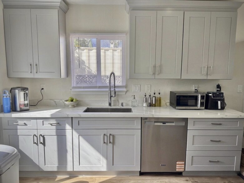 More Photos Of 228 S Shoreline Blvd, Mountain View Apartments For Sale