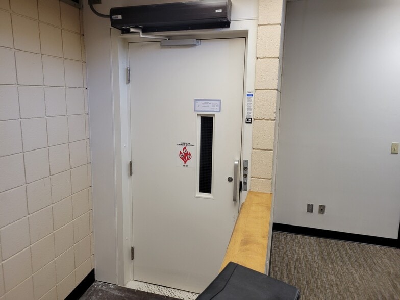 More Photos Of 6830 W Villard Ave, Milwaukee Office For Sale