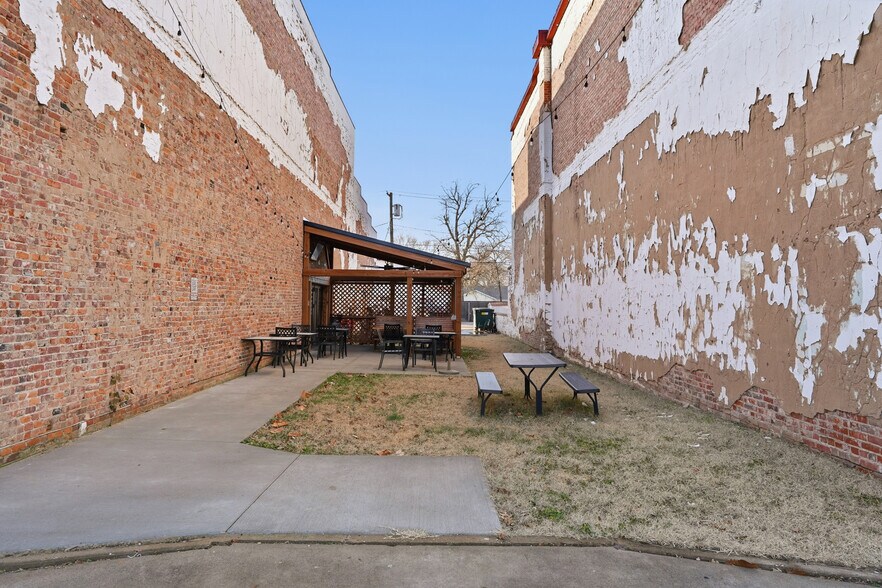 More Photos Of 103 N Allen St, Centralia General Retail For Sale