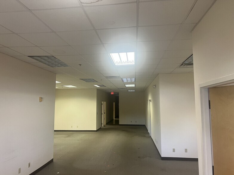 More Photos Of 2551 E Pinetree Blvd, Thomasville Unknown For Lease