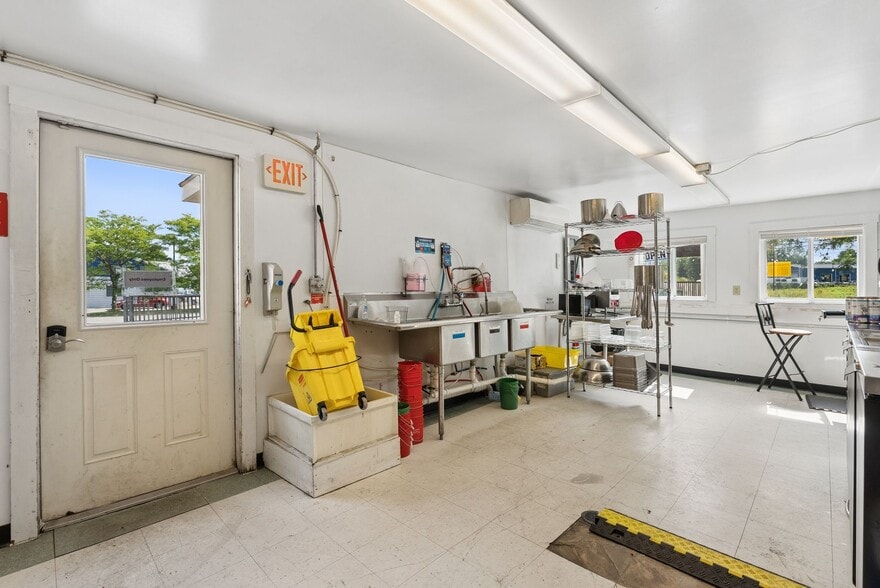 More Photos Of 150 US ROUTE 1, Freeport Fast Food For Sale