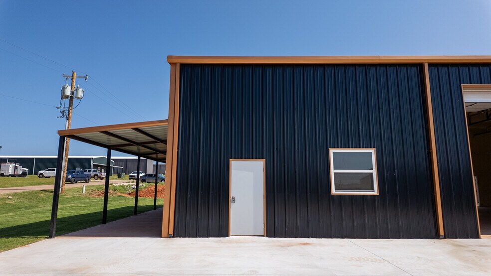 More Photos Of 11700 Blacksand Dr, Edmond Warehouse For Sale