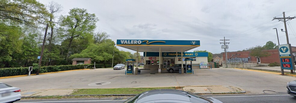 Primary Photo Of 4454 Highland Rd, Baton Rouge Service Station For Sale