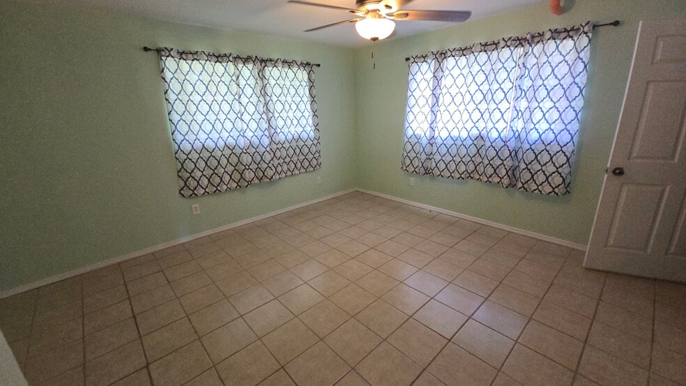 More Photos Of 3315 Fm 523 Rd, Oyster Creek Shelter For Sale