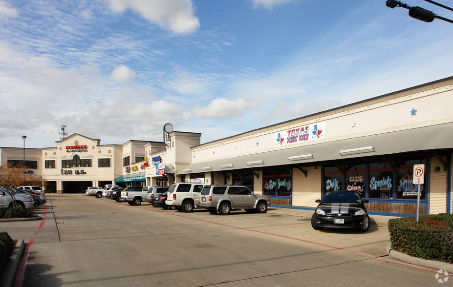 More Photos Of 5003-5075 Garth Rd, Baytown Unknown For Lease
