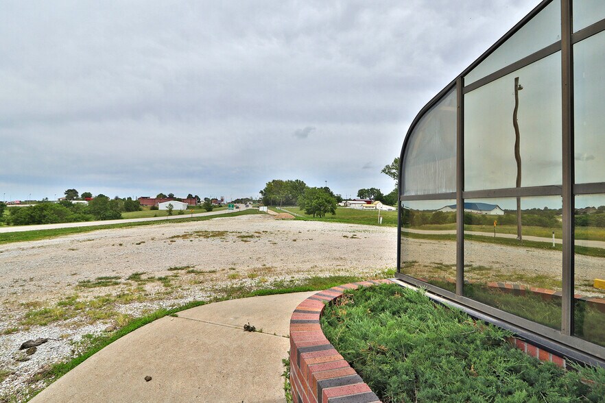 More Photos Of 472 12th St, Tecumseh General Retail For Sale