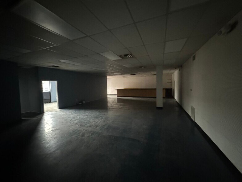 More Photos Of 5209 Davis Blvd, North Richland Hills Light Distribution For Lease