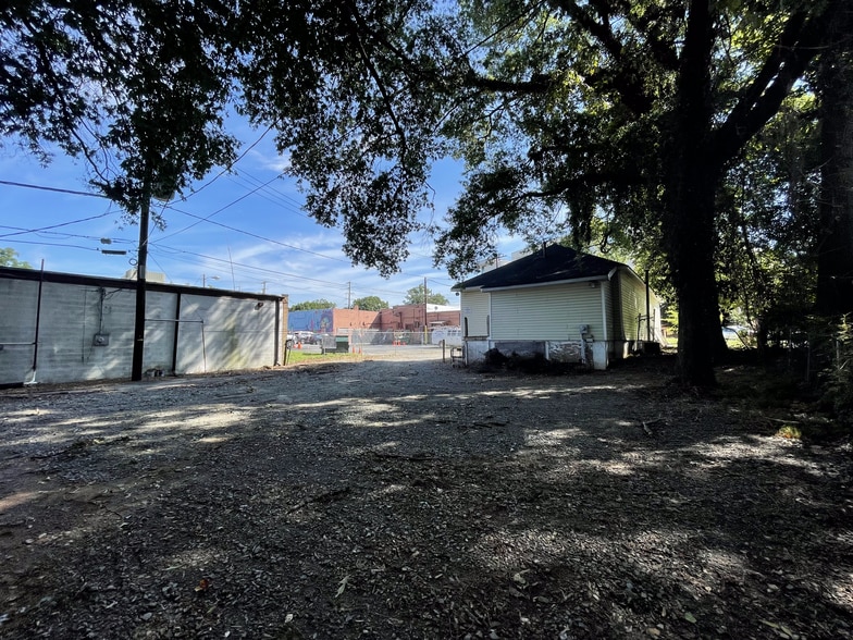 More Photos Of 709 Louise Ave, Charlotte Storefront Retail Office For Sale