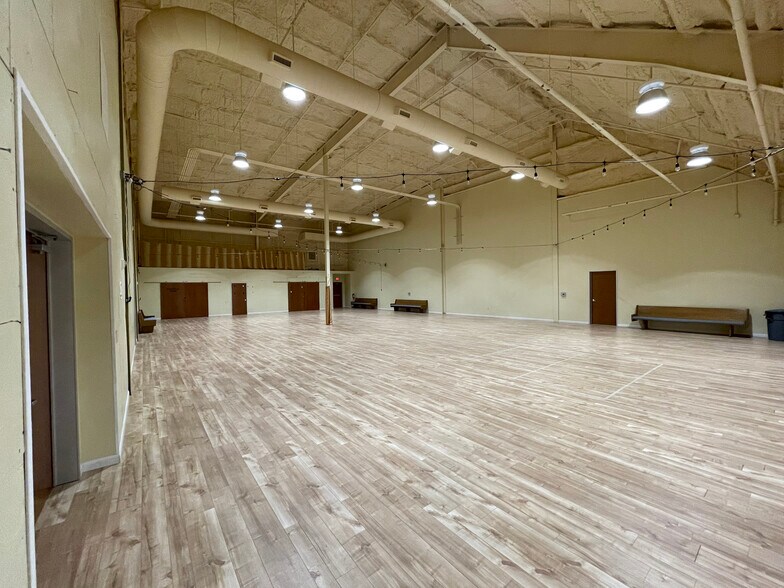 More Photos Of 1505 Airport Rd, Rockwall Flex For Lease