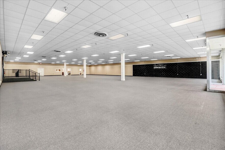 More Photos Of 501 E Market St, Smithfield Storefront For Lease