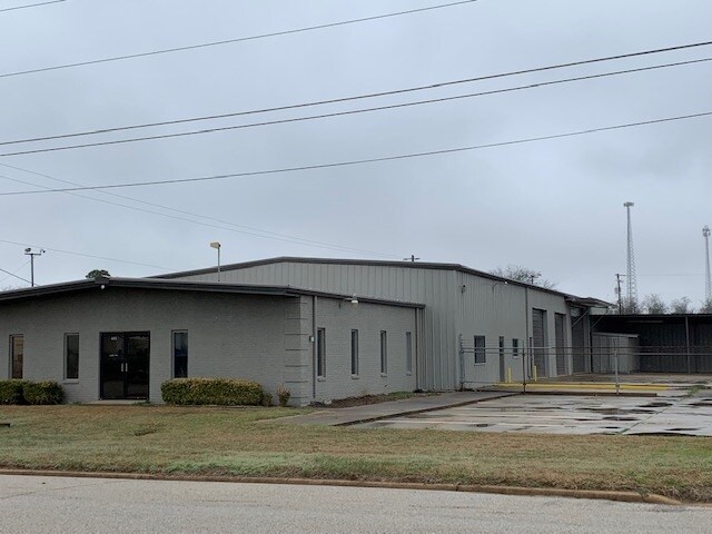 More Photos Of 406-408 Ambassador row, Longview Light Distribution For Lease