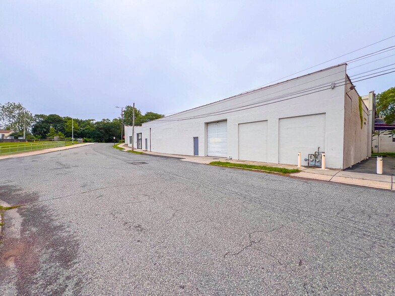 More Photos Of 222 E Bridge St, Morrisville Light Distribution For Sale