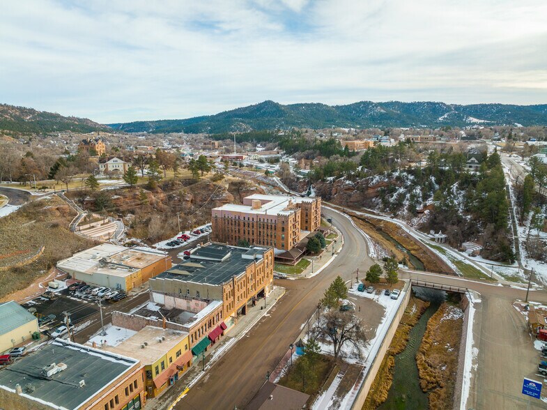 More Photos Of 603 N River St, Hot Springs Hotel For Lease