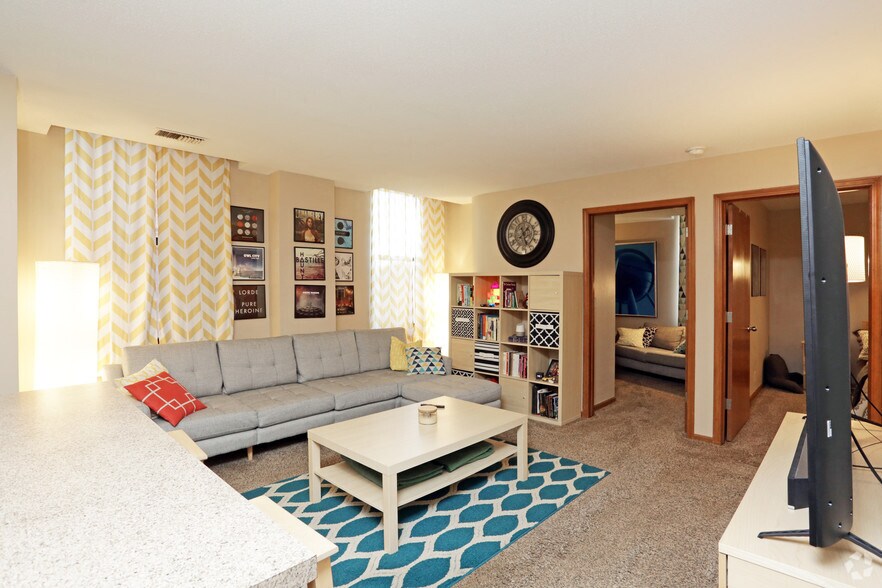 More Photos Of 1913 Farnam St, Omaha Apartments For Lease