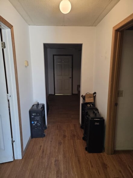 More Photos Of 800 N Jefferson St, Springdale Warehouse For Lease