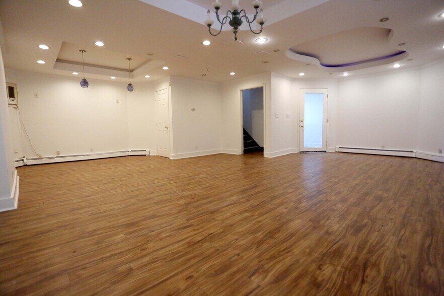 More Photos Of 380 Mclean Blvd, Paterson Freestanding For Lease