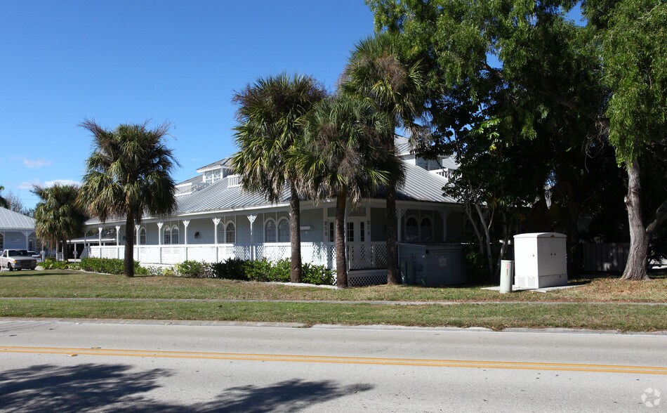 More Photos Of 1342 Colonial Blvd, Fort Myers Unknown For Lease