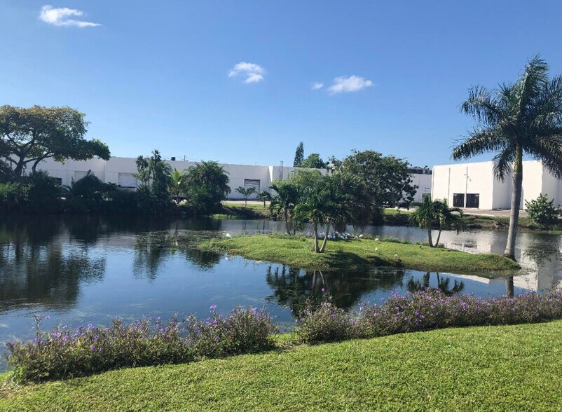 More Photos Of 2704-2870 S Park Rd, Hallandale Beach Warehouse For Lease