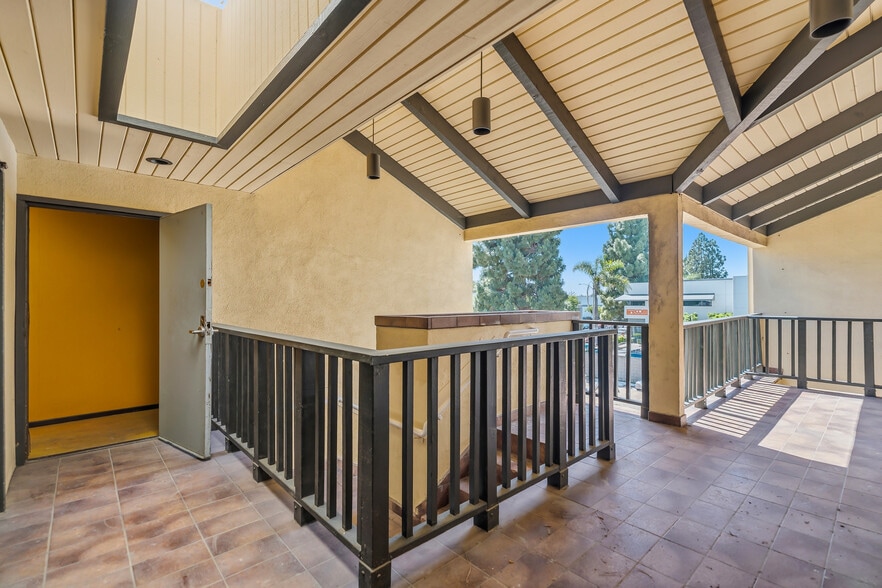 More Photos Of 5375 Industrial Dr, Huntington Beach Light Distribution For Sale