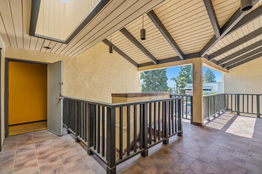 More Photos Of 5375 Industrial Dr, Huntington Beach Light Distribution For Sale