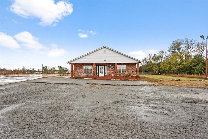 More Photos Of 9040 S Highway 51, Broken Arrow Office For Lease