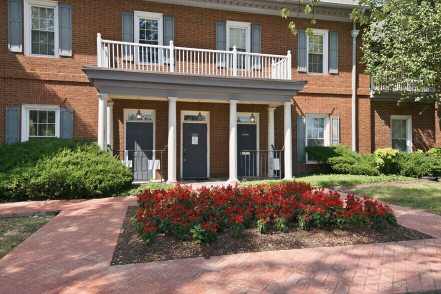 More Photos Of 5046 Thoroughbred Ln, Brentwood Loft Creative Space For Lease