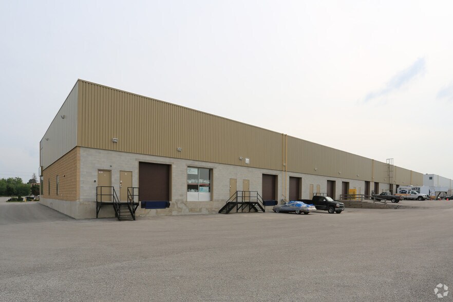 More Photos Of 121 Commerce Park Dr, Barrie Light Distribution For Lease