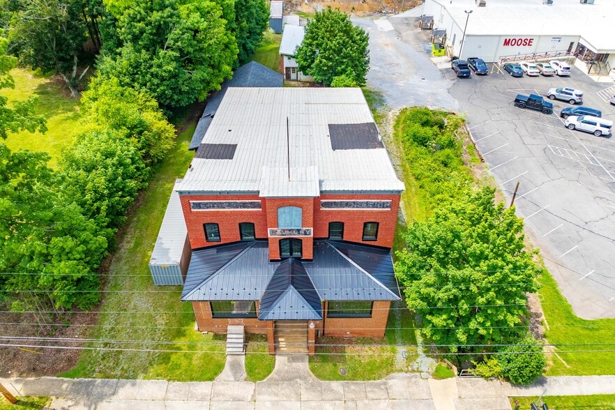 More Photos Of 1340 W Main St, Wytheville Loft Creative Space For Sale