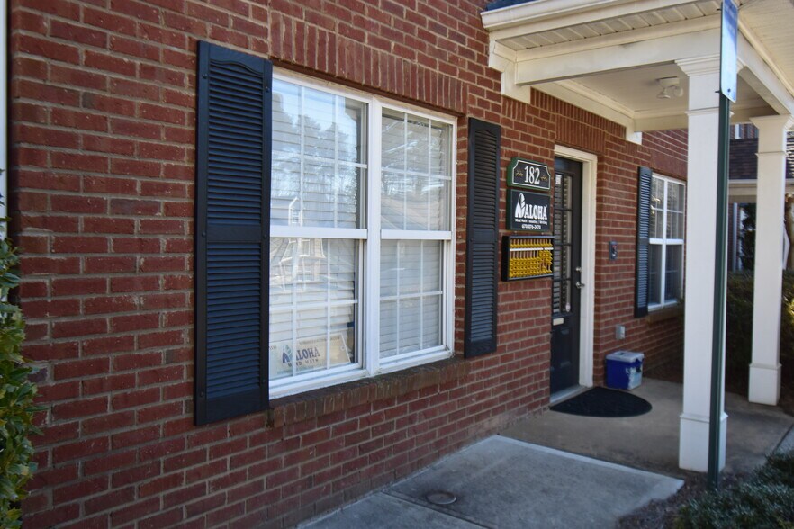 More Photos Of 160-182 Prospect Pl, Alpharetta Loft Creative Space For Sale
