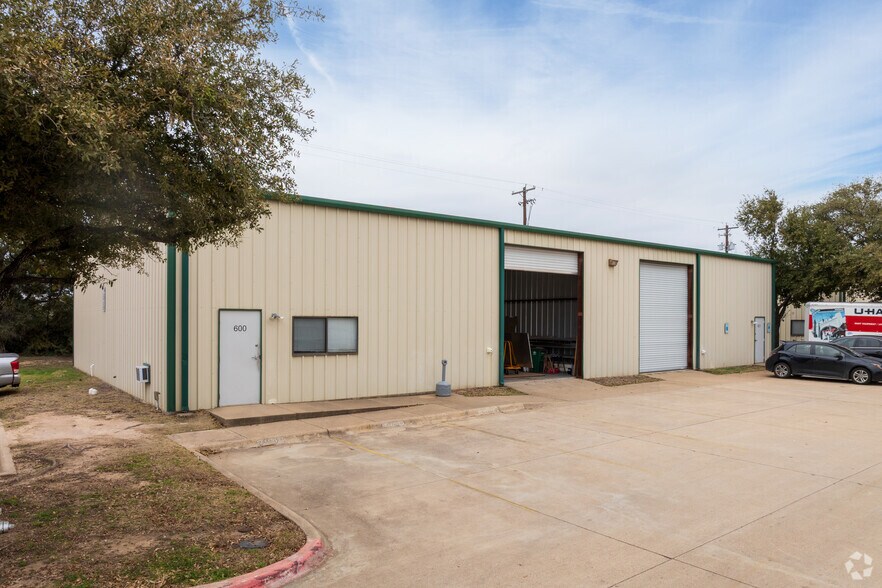 More Photos Of 1834 Ferguson Ln, Austin Unknown For Lease