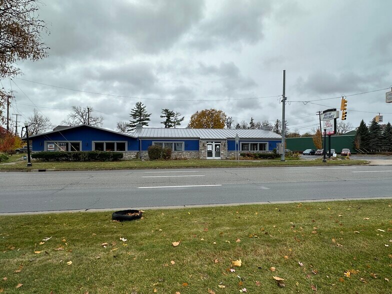 More Photos Of 28333 Grand River Ave, Farmington Hills Auto Dealership For Lease