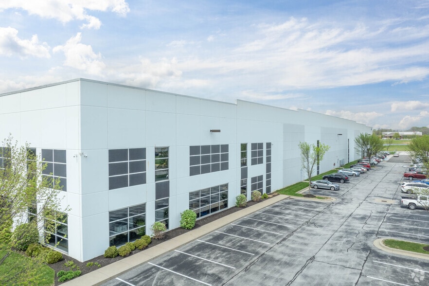 More Photos Of 650 Commerce Parkway East Dr, Greenwood Warehouse For Lease