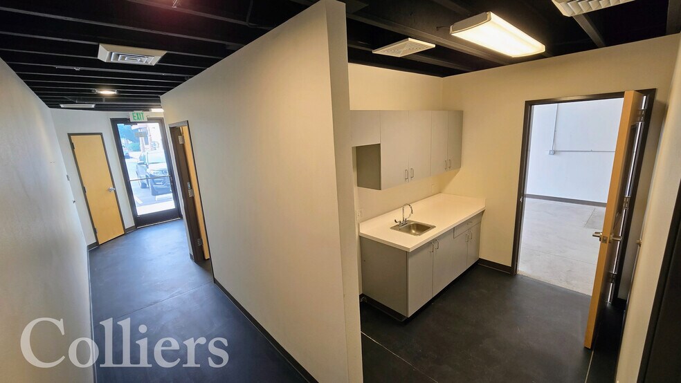 More Photos Of 1270-1300 E Fairview Ave, Meridian Light Distribution For Lease