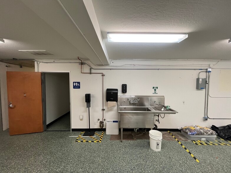 More Photos Of 1200 5th St, Berkeley Light Manufacturing For Lease