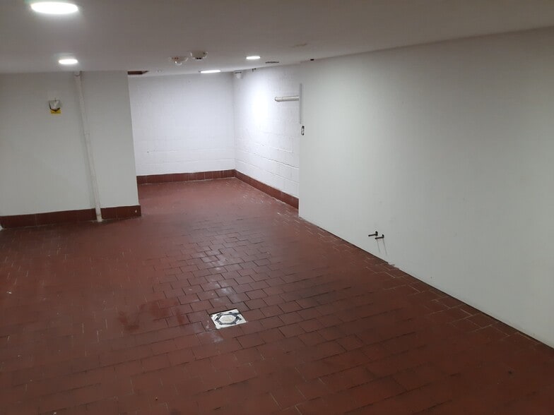 More Photos Of 62-66 McWhorter St, Newark Warehouse For Lease