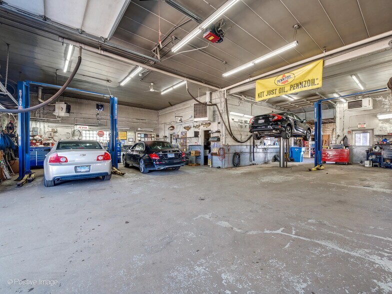 More Photos Of 2648-2666 Waukegan Ave, Highland Park Storefront Retail Residential For Sale