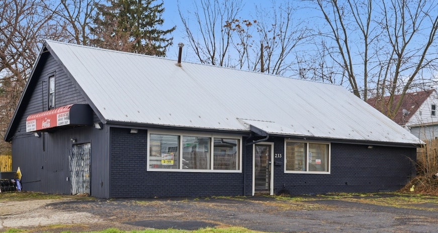 Primary Photo Of 233 Lexington Ave, Mansfield Convenience Store For Sale