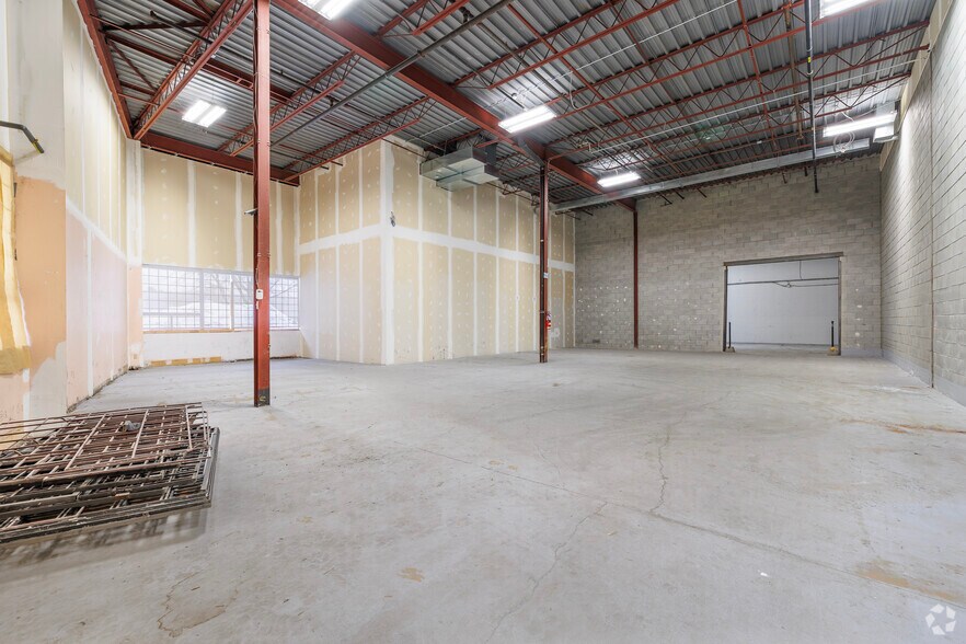 More Photos Of 509-549 Av Lépine, Dorval Warehouse For Lease